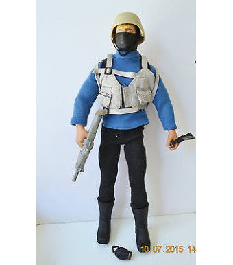 GRAND MANNEQUIN GI JOE - SNAKE EYES (30x14cm)