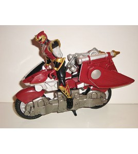 FIGURINE POWER RANGER ARTICULEE AVEC SA MOTO BANDAI 2002 (17x21cm)