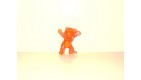 FIGURINE VINTAGE 80'S LES BABIES ORANGE TRANSLUCIDE N° 211 (5x4cm)