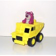 FIGURINE DISNEY PIXAR TOY STORY  3 - LOTSO L'OURS A LA FRAISE SUR CAMION BENNE 