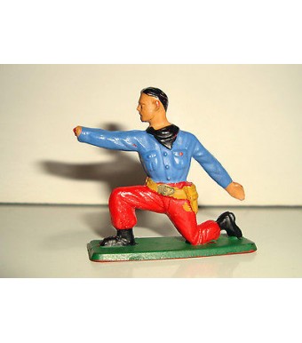 FIGURINE STARLUX -  SOLDAT MILITAIRE TENUE ROUGE ET BLEUE ABIME (4x4cm)