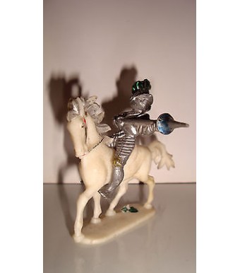 FIGURINE EN PLASTIQUE ANNEE 70-80 - SOLDAT AVEC DESTRIER ARMURE MOYEN AGE (7x8cm