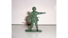 FIGURINE EN PLASTIQUE MONOCHROME SOLDAT ANNEE 70-80 N°76 (6x4cm)