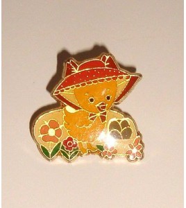 PINS POUSSIN AVEC CHAPEAU