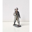 ANCIENNE FIGURINE QUIRALU METAL - SOLDAT DEFILE AVEC FUSIL EPAULE (6x3cm)