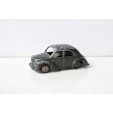 ANCIENNE VOITURE EN METAL (8x3cm)