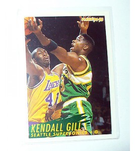CARTE  NBA BASKET BALL 1995  PLAYER CARDS KENDALL GILL (215)