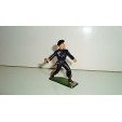 FIGURINE FIGUR STARLUX - SOLDAT BLEU MILITAIRE AVEC GRENADE PIED GAUCHE RECOLLE 