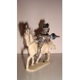 FIGURINE EN PLASTIQUE ANNEE 70-80 - SOLDAT AVEC DESTRIER ARMURE MOYEN AGE (7x8cm