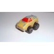 ANCIENNE PETITE VOITURE PLASTIQUE JAUNE (3,5x3cm)