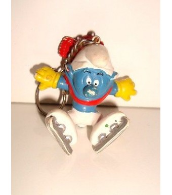 ANCIEN PORTE CLE KEYCHAIN SCHTROUMPF SMURF PATINEUR PEYO BULLY  (6x5cm)