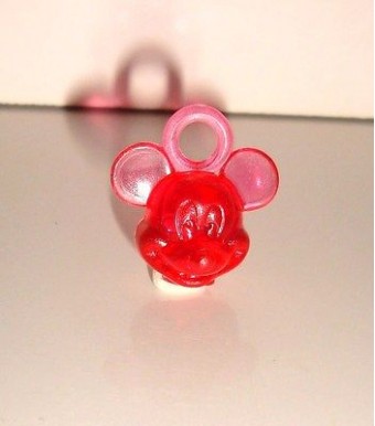 PENDENTIF TRANSLUCIDE ROUGE WALT DISNEY MICKEY MOUSE  (2x2cm)