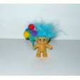 FIGURINE VINTAGE 80'S TROLL CHEVEUX BLEU AVEC BALLON (10x5cm)